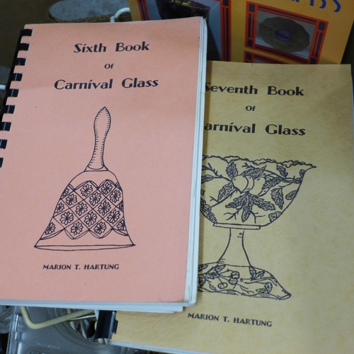 861 - A box of carnival glass price guides, reference books, newsletters and plate stands **PLEASE NOTE TH... 