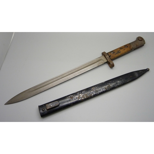 882 - A WWI bayonet and scabbard