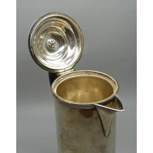 893 - A silver water jug, Sheffield 1906, 357g