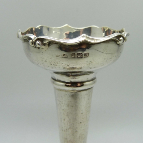 901 - A silver posy vase, Birmingham 1911, weighted base, 12.5cm