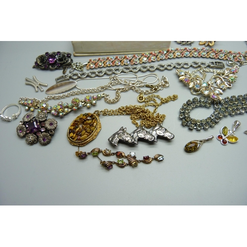 910 - Costume jewellery, five silver pendants, a silver chain, and two pairs of silver earrings, 26g