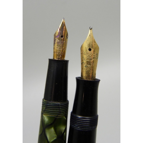 911 - Pens including two fountain pens with 14ct gold nibs, green pen a/f