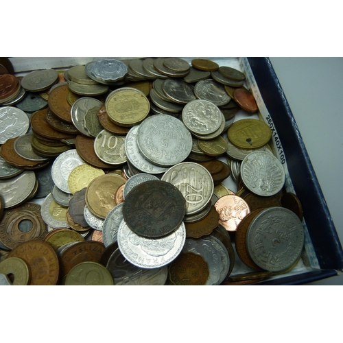 920 - British and foreign coins, 1.7kg