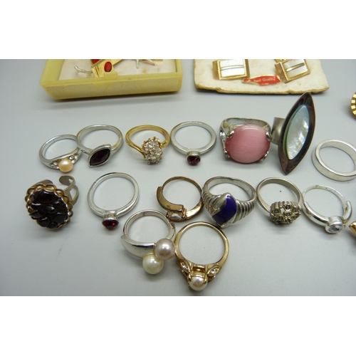 927 - Thirteen pairs of cufflinks and assorted costume rings