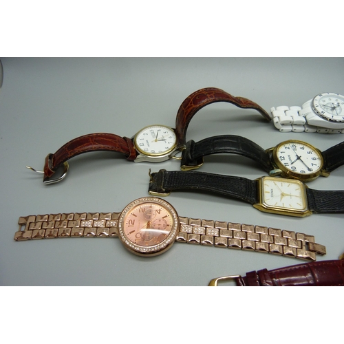 928 - A collection of wristwatches