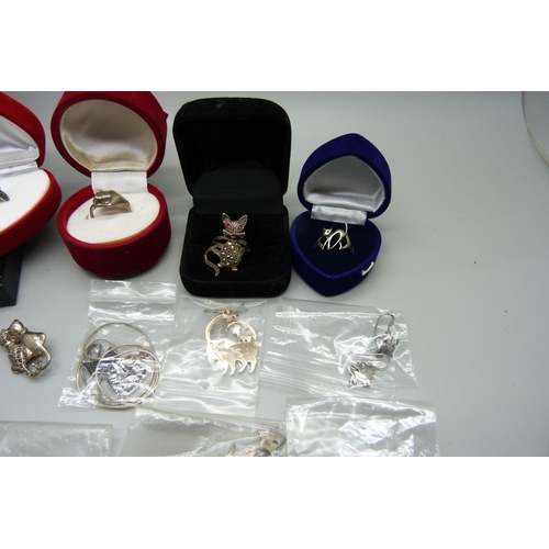 931 - A collection of jewellery with cat detail