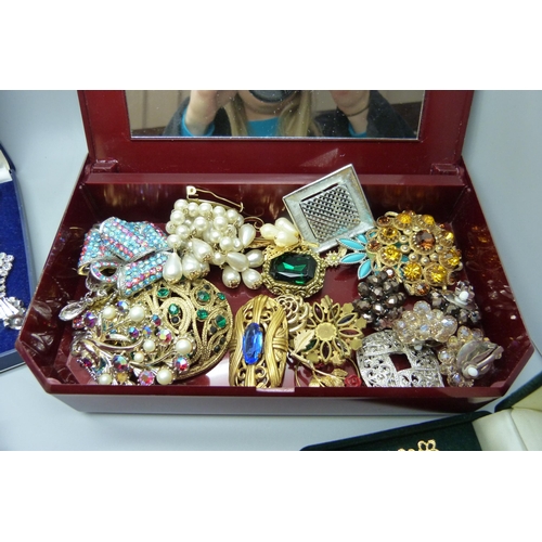 937 - Costume jewellery including paste set, Sarah Coventry brooches, etc.