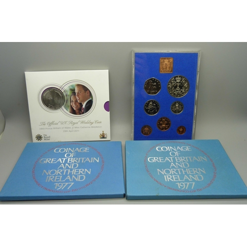 942 - Two 1977 coinage sets and a Prince William and Catherine Middleton Royal Wedding commemorative coin