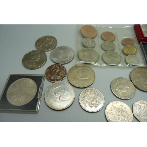 943 - A collection of coins and commemorative crowns