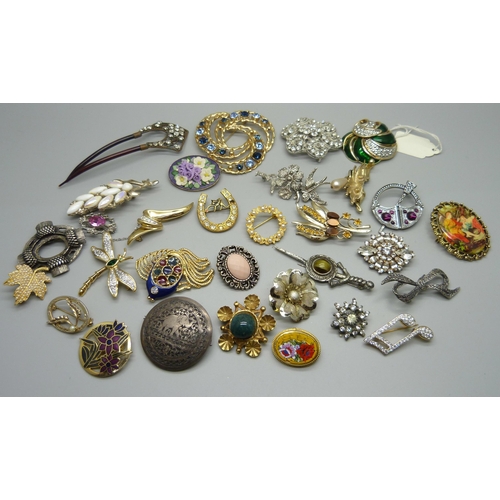 944 - A collection of costume brooches