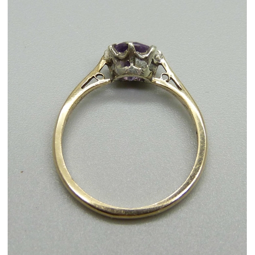 963 - A 9ct gold and amethyst solitaire ring, 1.8g, M