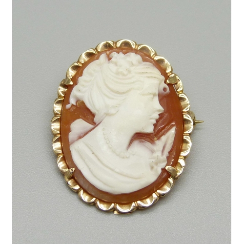 986 - A 14ct gold framed cameo brooch/pendant, marked 585, 4.5g, 2.8cm