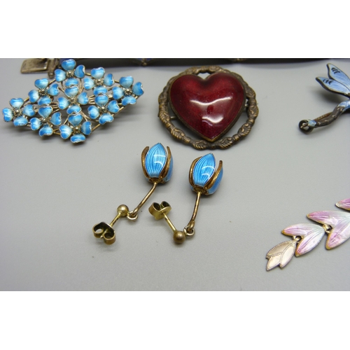 998 - Two silver and enamelled dragonfly brooches, a/f, a 925 silver and blue enamelled brooch, other enam... 