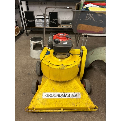 2202 - Ground Master self-propelled mower