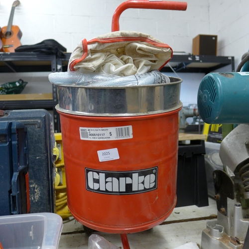 2025 - Clarke multi valve spring compressor and a Clarke sand blaster (CSB10)