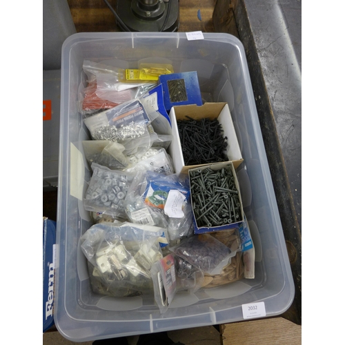 2032 - Tray of fixings including decking screws, saddle clips, cam locks, hose clips, Polly pins etc.