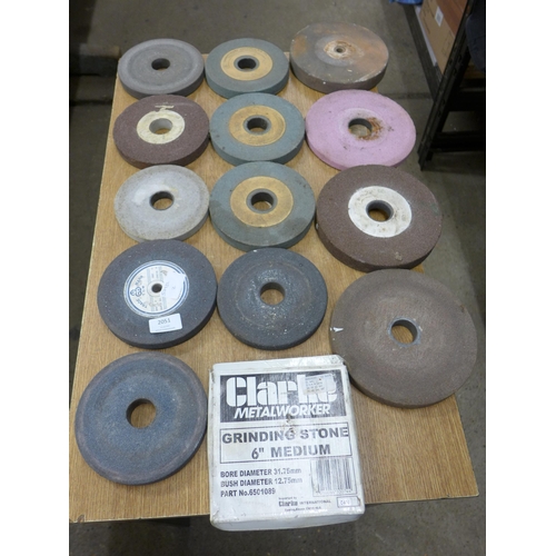 2051 - Approx. 15 assorted grinding discs