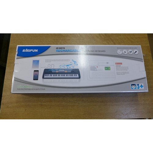 2069 - Big-Fun electronic keyboard with box