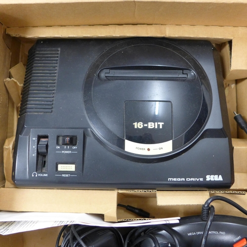 2087 - Sega Megadrive console complete with 3 games- Sonic the hedgehog, Sonic the hedgehog 2 and Green dog... 