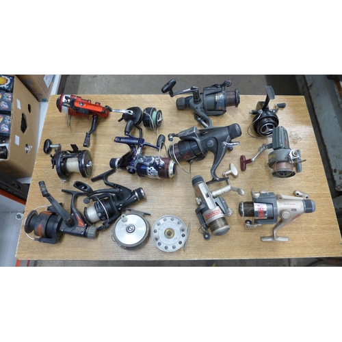 2102 - 15 Assorted fishing reels