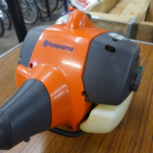 2222 - Husqvarna petrol strimmer