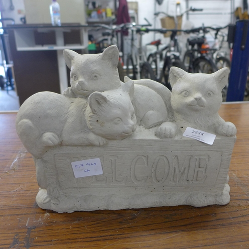 2234 - 4 Concrete cat ornaments