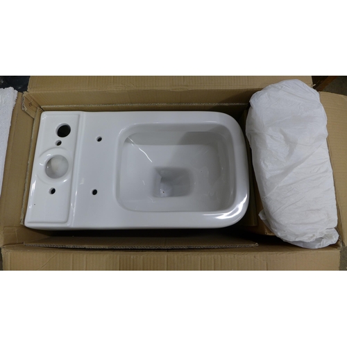 2242 - Toilet with cistern (unused in box)