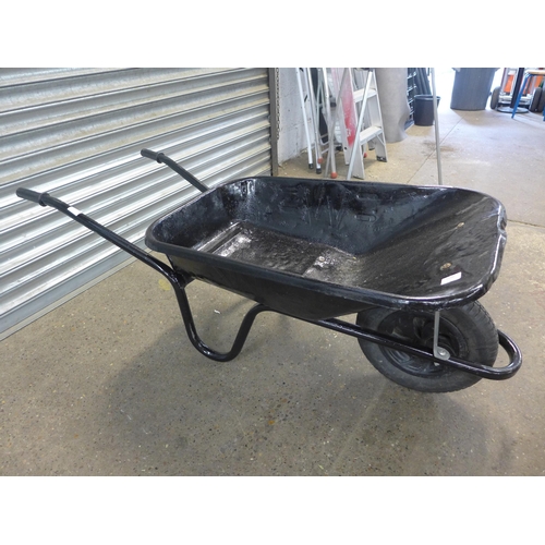 2258 - Black wheelbarrow with pneumatic tyre