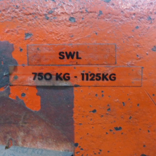 2260 - 750-1125kg engine lift - W