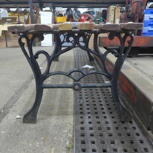 2261 - Slatted bench with cast iron bench ends