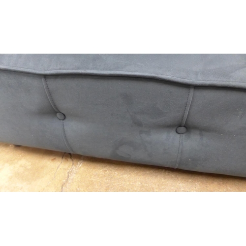 1423 - A midnight green velvet buttoned footstool