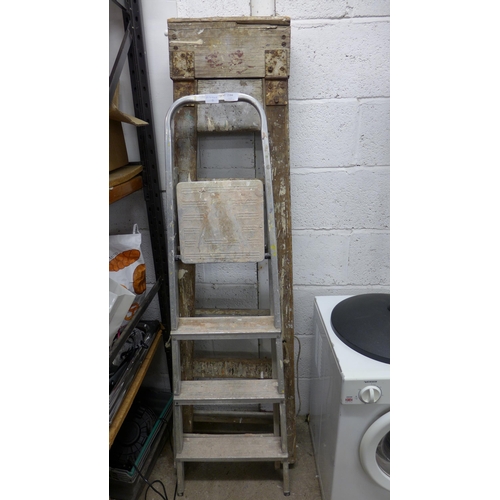 2184 - 2 Stepladders, one wooden, one aluminium