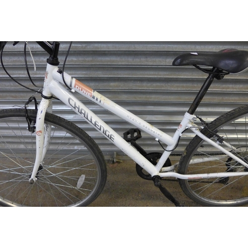 2192 - Challenge Dune women's hybrid bicycle