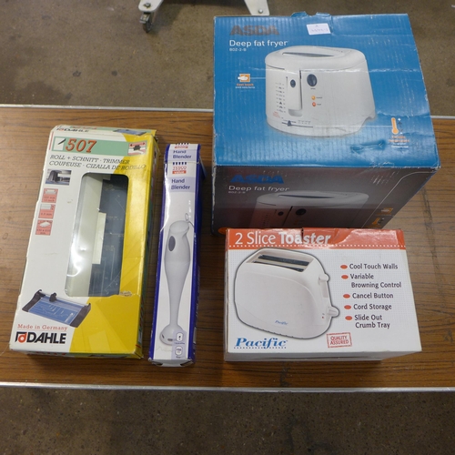 2291 - 3 Small kitchen goods - all unused toaster, hand blender and deep fat fryer