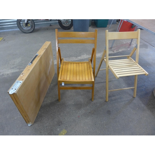 2354 - 2  Folding wooden chairs & folding table