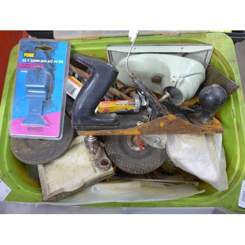 2040 - Mixed assortment of tools and other items inc. data cabling, planer, sander, cutting blades and disc... 