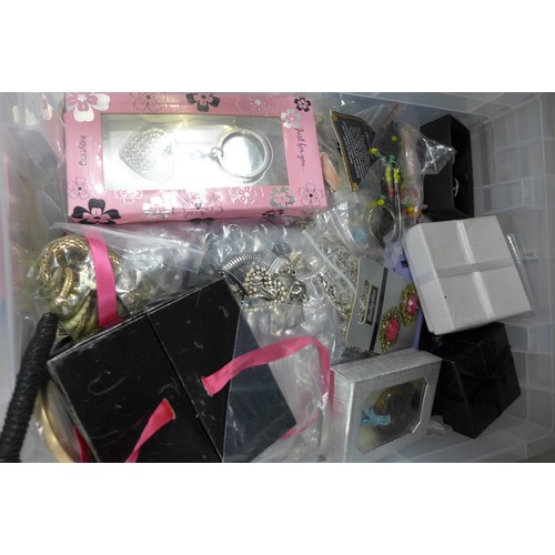 2110 - box of assorted costume jewellery