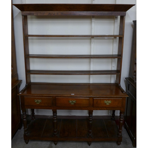 23 - A George III oak dresser