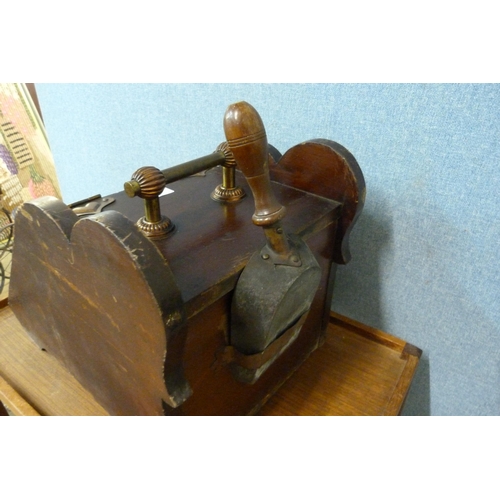 314 - An Arts and Crafts mahogany coal scuttle