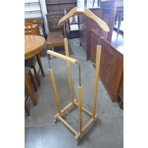 96 - A beech gentleman's valet stand