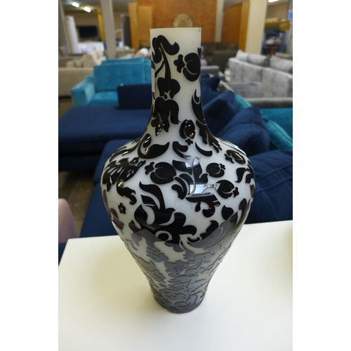 1325 - A black and white patterned vase