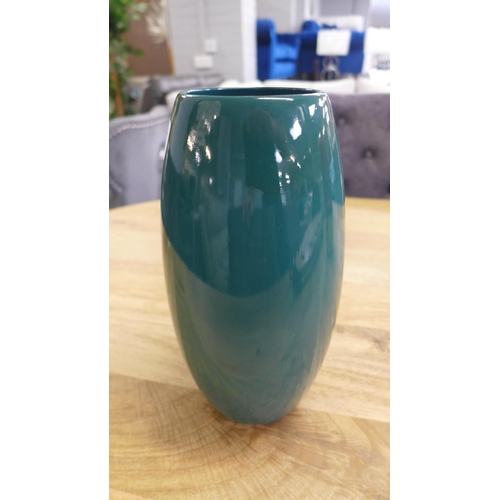 1460 - A sea green vase