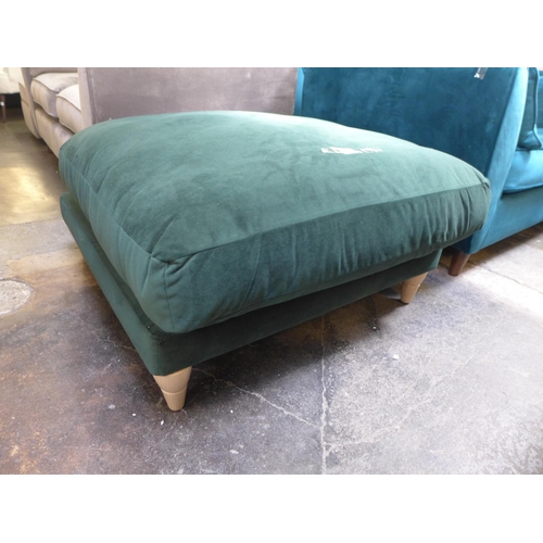 1323 - A forest green velvet large square cushioned top foot stool