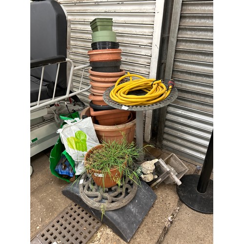 2210 - Garden job lot- including plant pots, sprayer gnome, hand tool etc