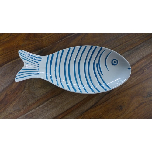 1321 - A ceramic fish plate L30cm (563304)