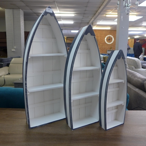 1356 - A set of three wooden boat shelves, largest boat H74cm (705542)