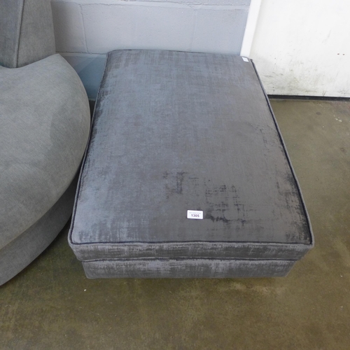 1404 - A Dolce magnesium upholstered rectangular cushioned top footstool