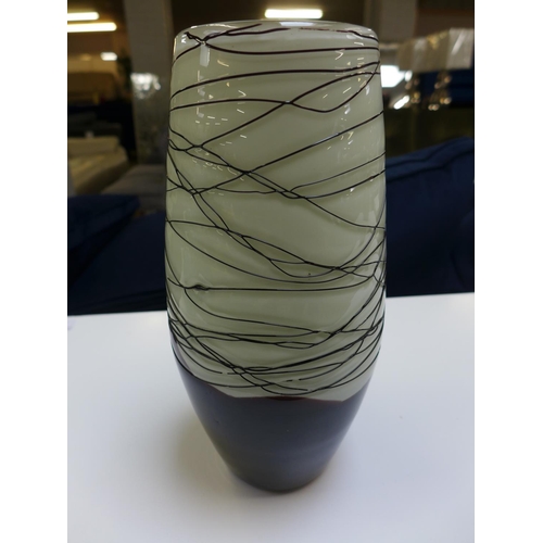 1432 - A black and white wavy spiral vase