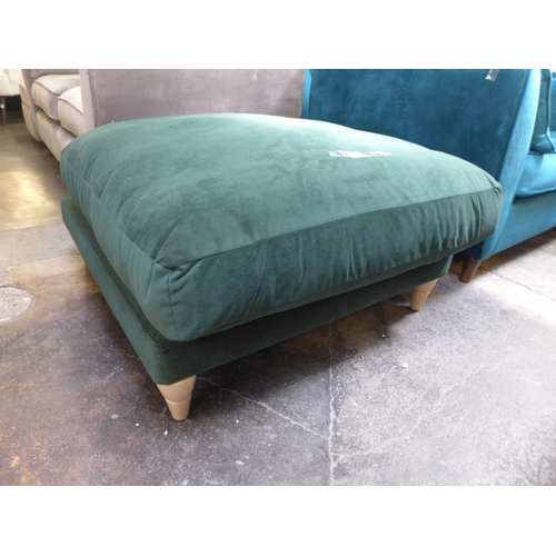 1457 - A forest green velvet large square cushioned top foot stool