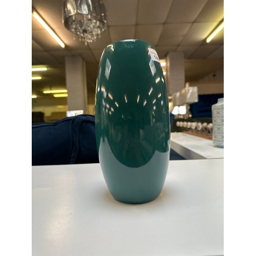 1469 - A sea green vase